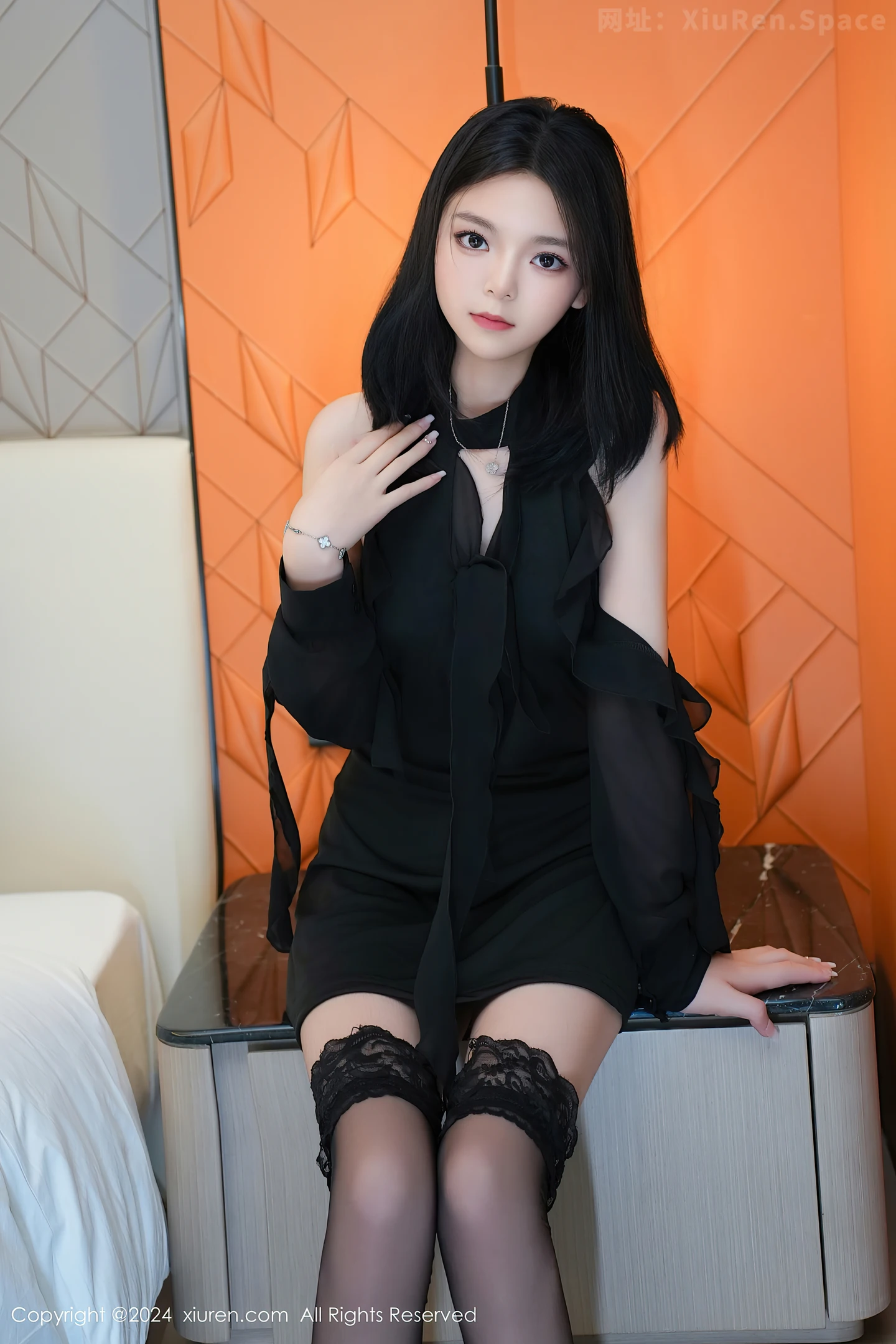 图片[3]-[XiuRen秀人网]VOL.8651 新人模特唐心心性感黑色连衣短裙配黑丝袜秀丰腴身材诱惑写真83P-秀人网官方网站